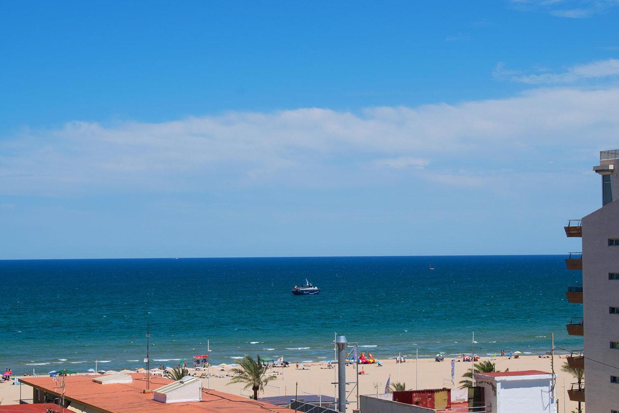 El Tiburon - Piso con espectaculares vistas al mar - solo para familias ideal para 4 personas Playa de Gandia Bagian luar foto