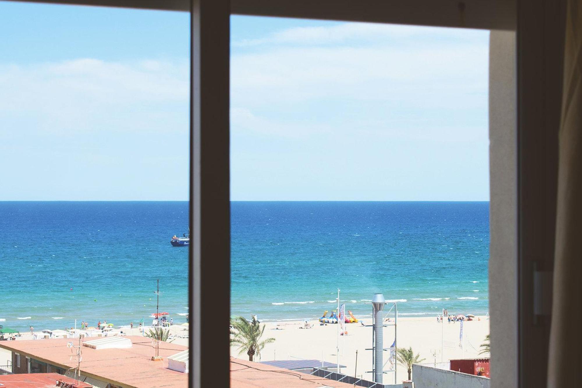 El Tiburon - Piso con espectaculares vistas al mar - solo para familias ideal para 4 personas Playa de Gandia Bagian luar foto